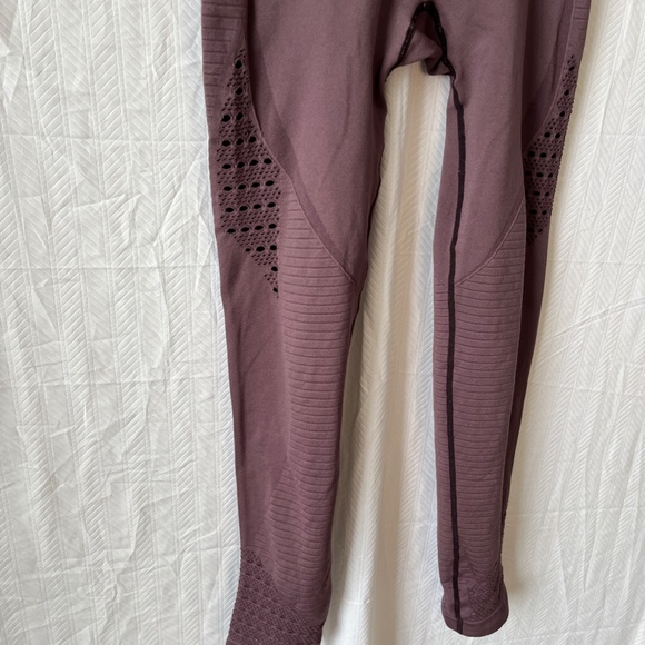 Gymshark Energy Seamless Shape Enhancing Legging Purple Cutout Size Small - Picture 4 of 11